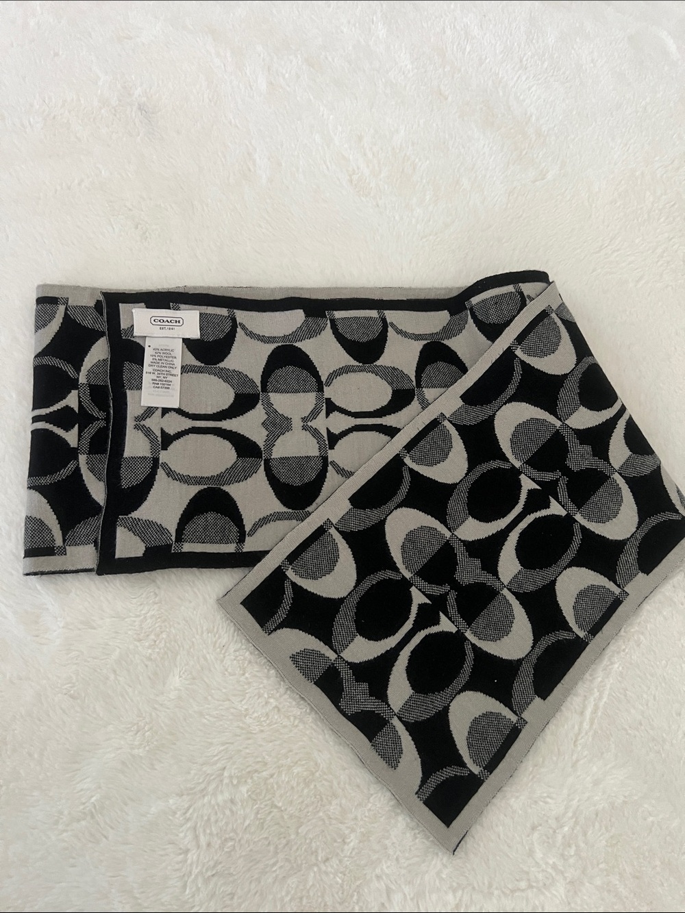 Coach Signature Wool Blend
Metallic Logo Scarf Black and Gray Patterned Scarf